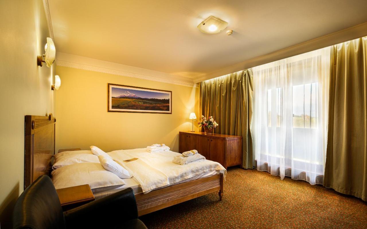 Hotel International Велка Ломница Екстериор снимка