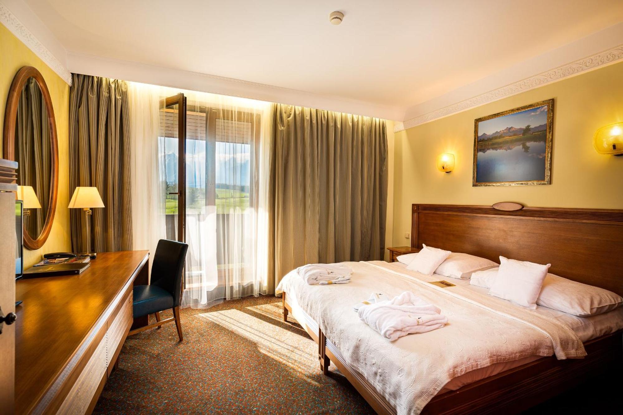 Hotel International Велка Ломница Екстериор снимка