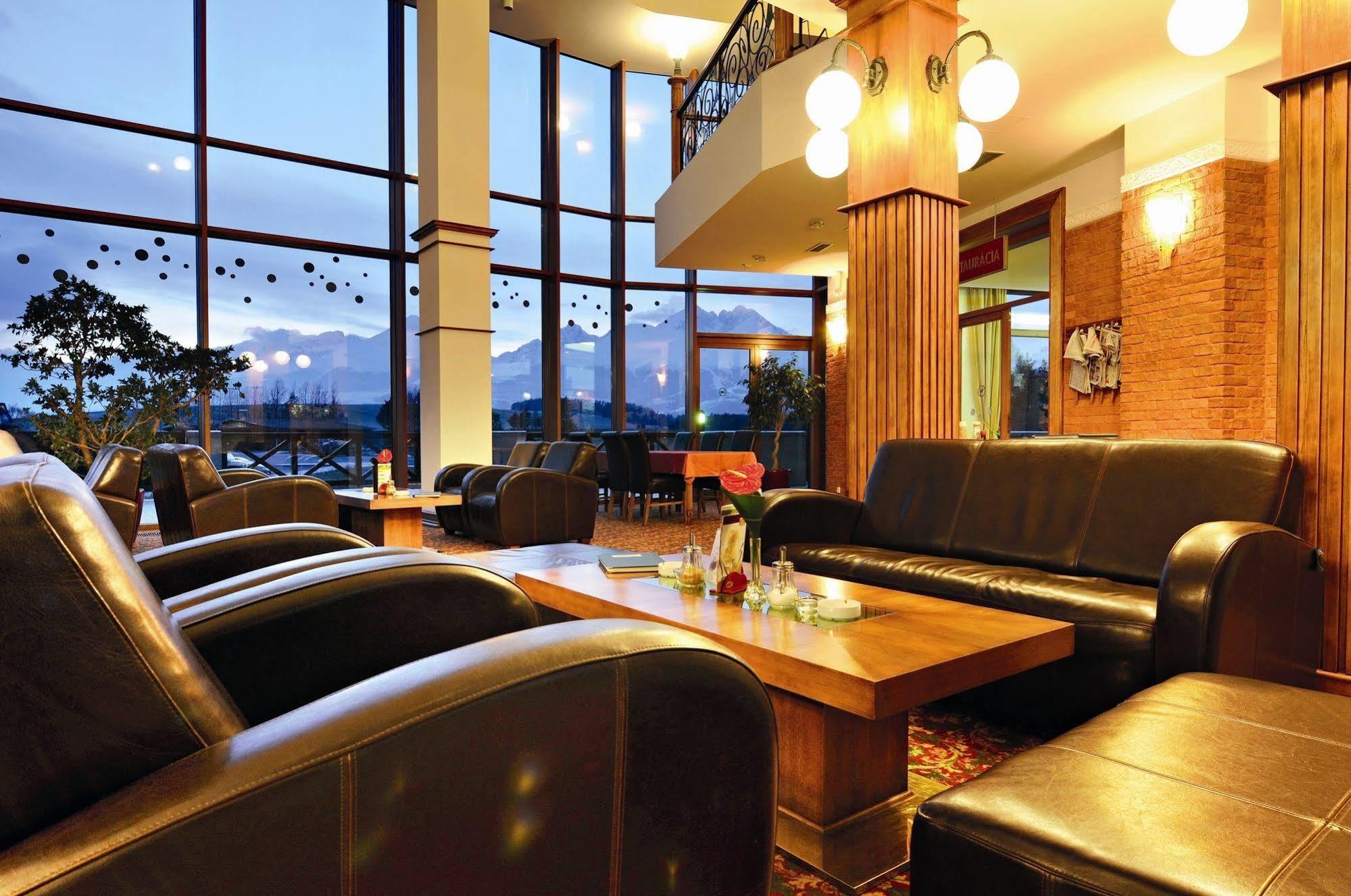 Hotel International Велка Ломница Екстериор снимка