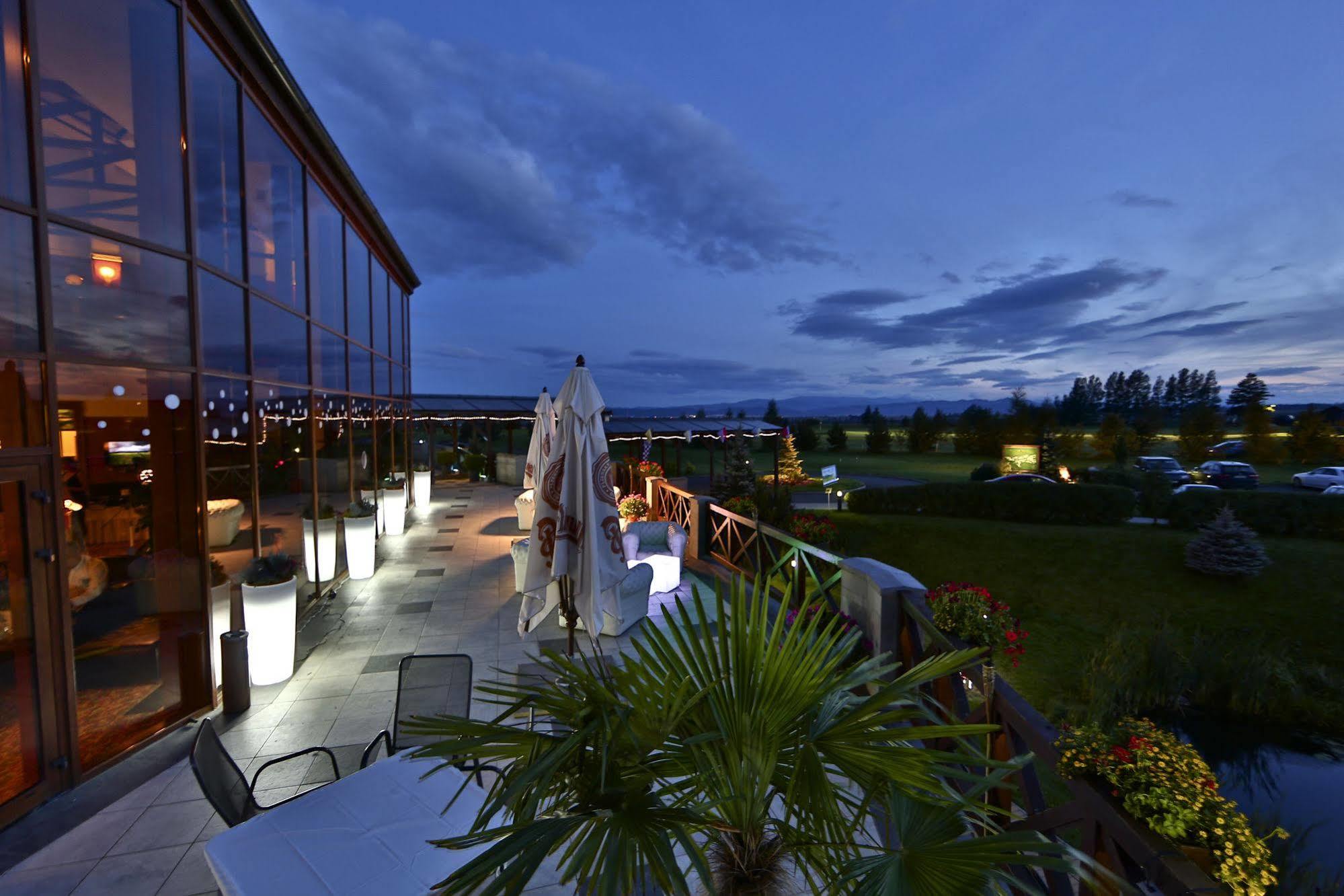 Hotel International Велка Ломница Екстериор снимка